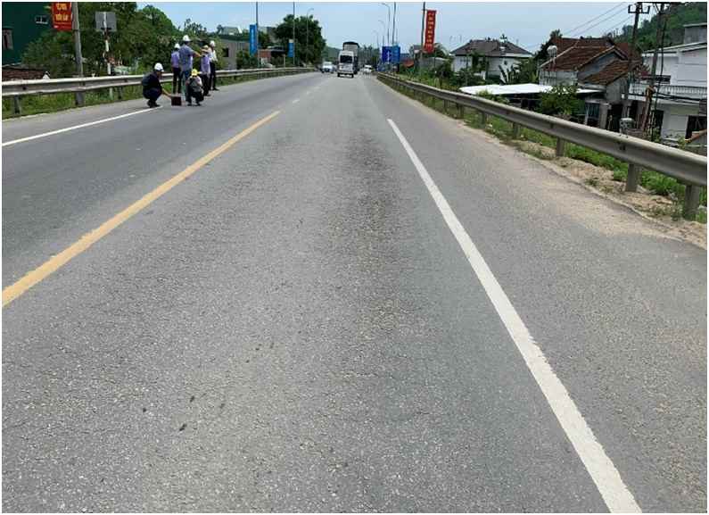 Mặt đường làn trái không rải lưới