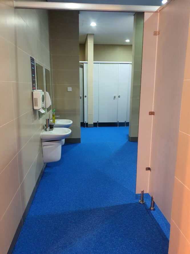 Hoàn Thành cung cấp và lắp đặt Sàn Nhựa Chống Trượt Takiron – Trường BVIS (Hà Nội).